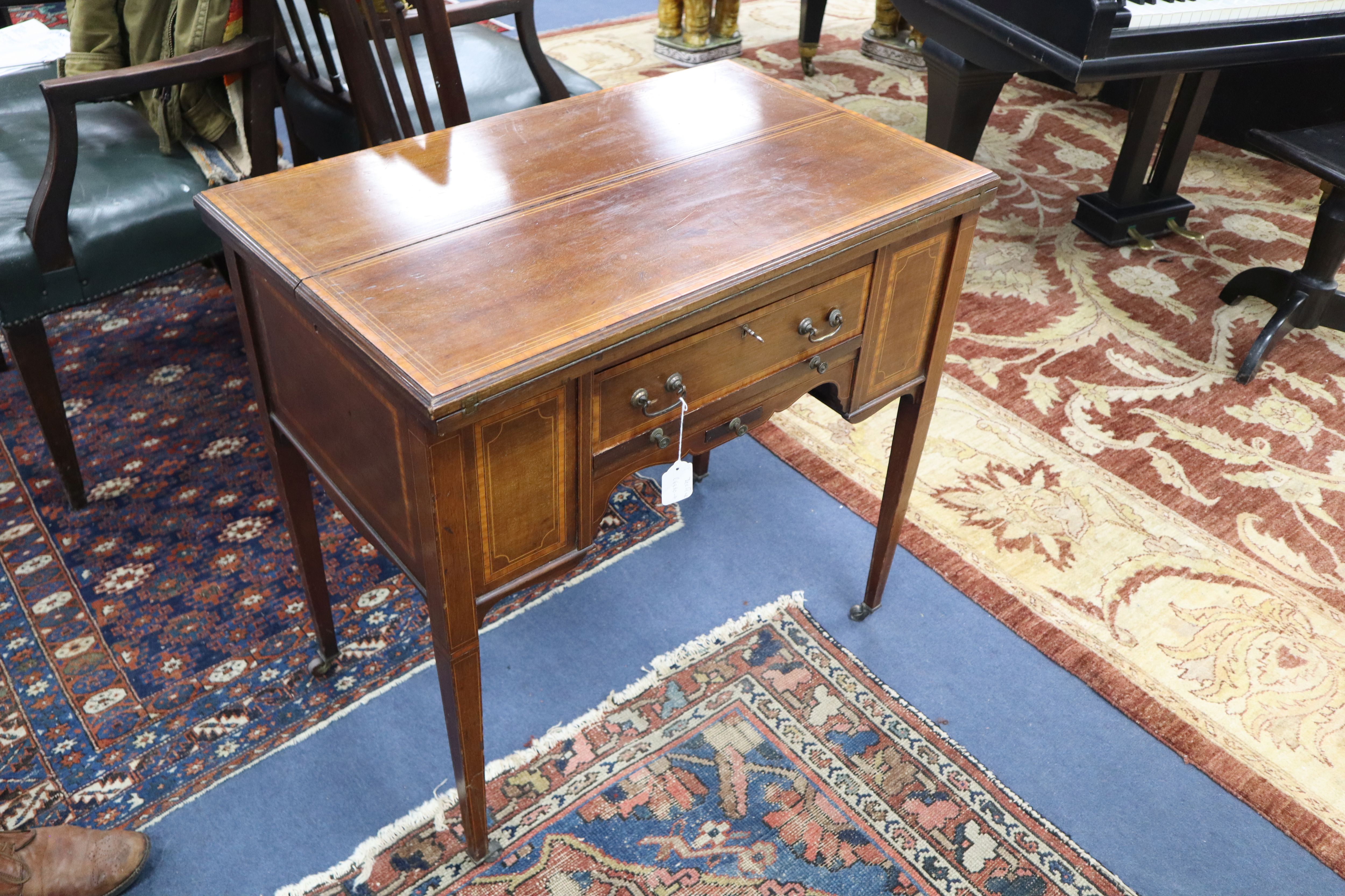An Edwardian satinwood banded mahogany games/drinks table,